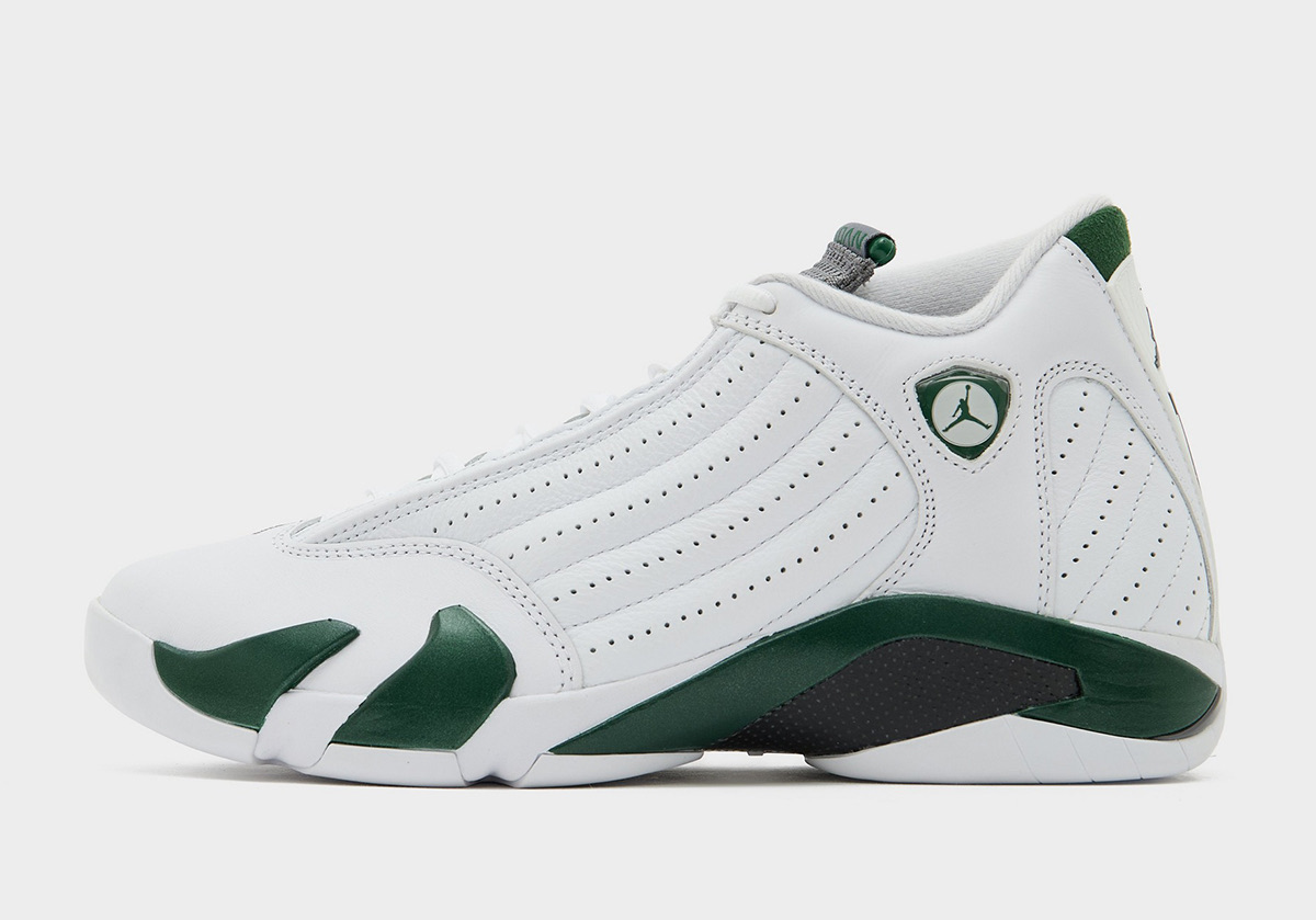 Air Jordan 14 Forest Green 2026 de perfil con upper de cuero blanco perforado y detalles en verde bosque