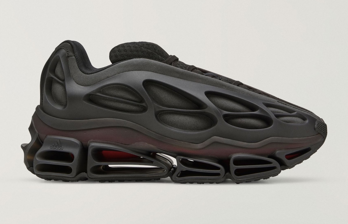 Willy Chavarria x adidas Mega Willy Low en negro, vista lateral