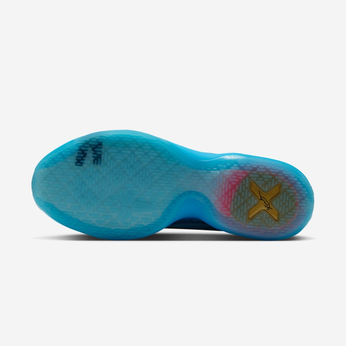 Suela de la Nike Kobe 10 Protro 5AM Flight en goma azul translúcida con tracción en relieve y la X dorada con la firma de Kobe en el talón