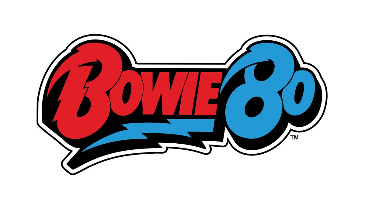 Logo oficial de Bowie80: la palabra Bowie en letras rojas y el número 80 en celeste, con un rayo celeste debajo, sobre fondo blanco