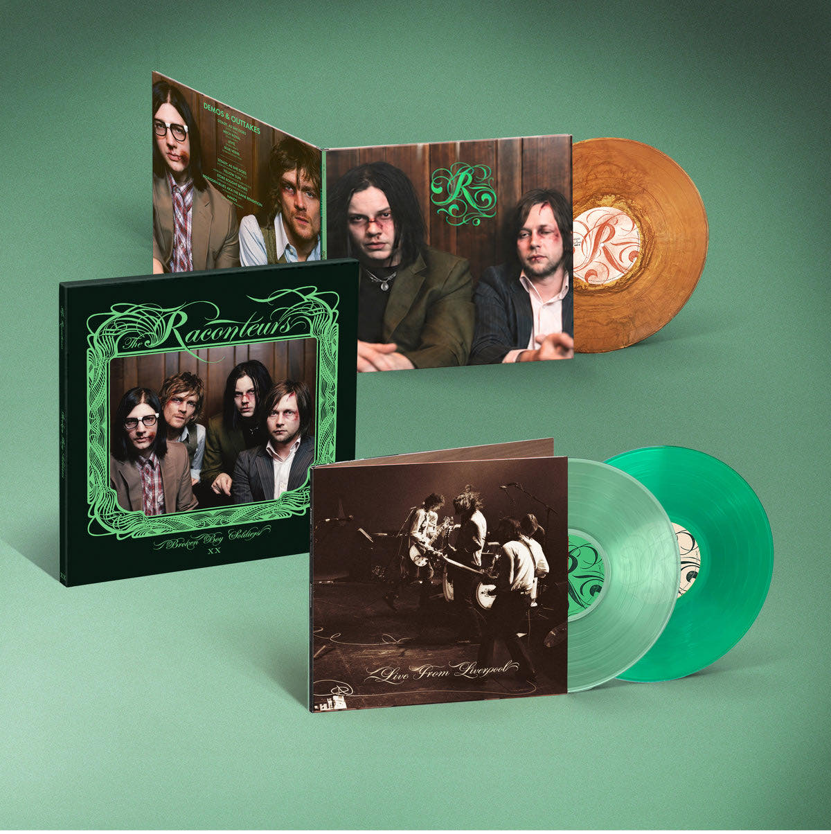 Paquete Vault #70 de The Raconteurs, "Broken Boy Soldiers XX": la caja verde con la foto de los cuatro integrantes, una tapa doble abierta con un vinilo cobre metalizado y la tapa "Live From Liverpool" con dos vinilos verdes