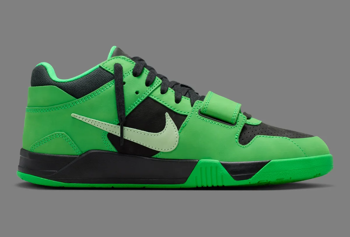 Las Jumpman Jack Green Spark en cancha de basketball