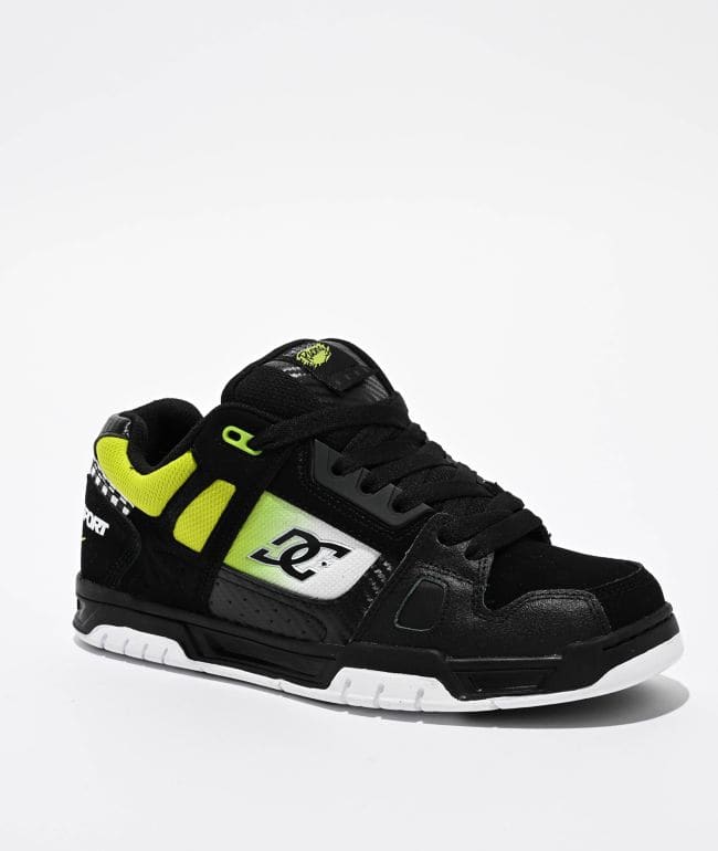 Zapatilla de skate DC Stag en negro con paneles verde lima, logo DC sobre un degradado verde y blanco y suela blanca