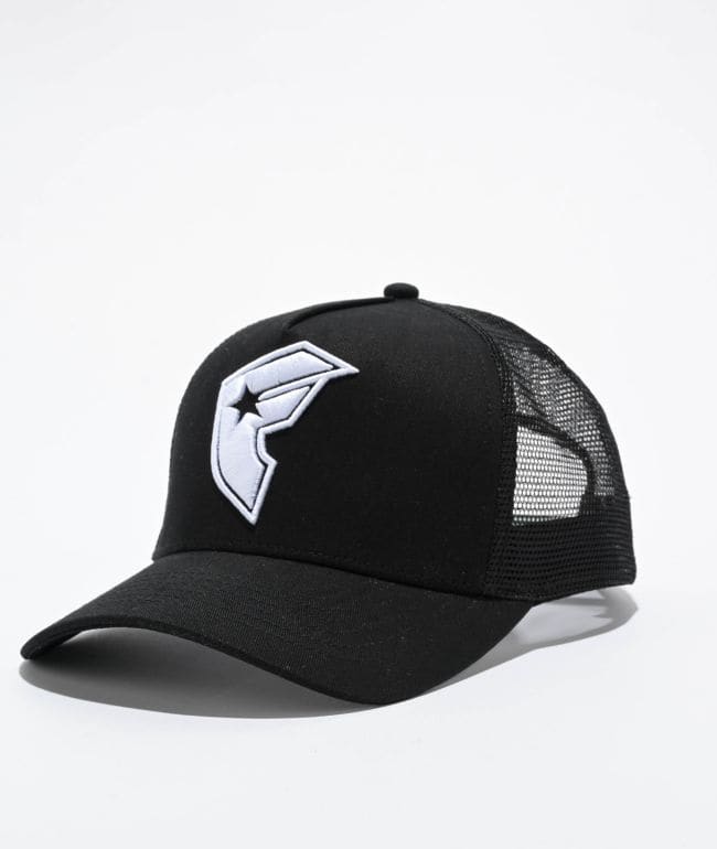 Gorra trucker Famous Stars & Straps negra con logo BOH bordado en blanco al frente y malla negra atrás