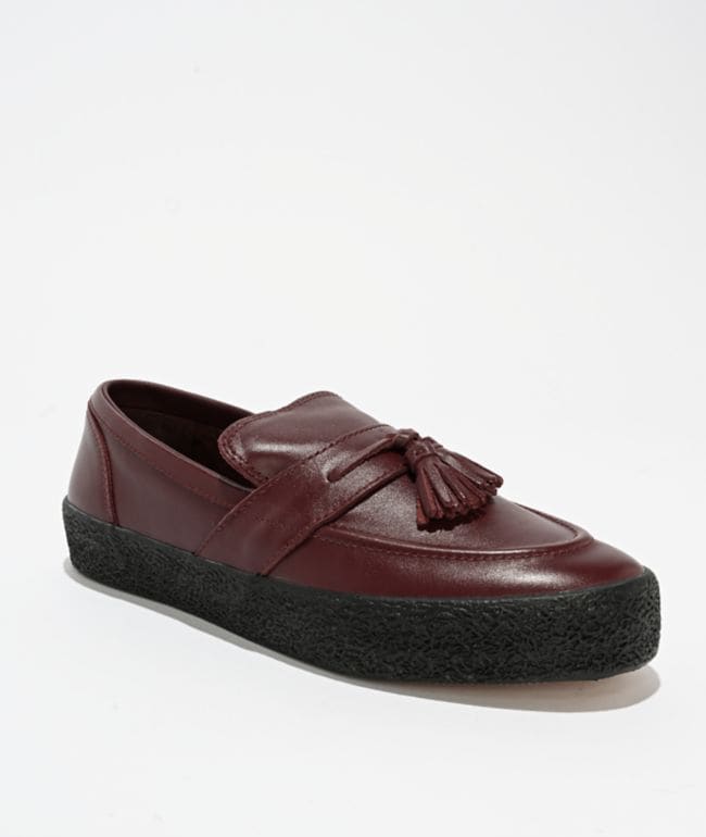 Mocasín de skate Last Resort AB VM005 de piel color vino con borla y suela negra texturizada